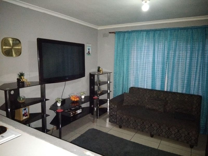 3 Bedroom house for sale in Eastridge Mitchells Plain - Photo 5