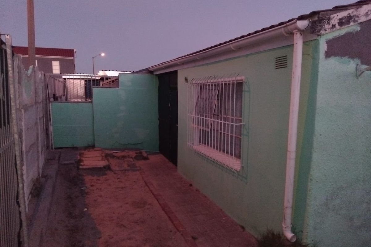 3 Bedroom house for sale in Eastridge Mitchells Plain - Photo 3