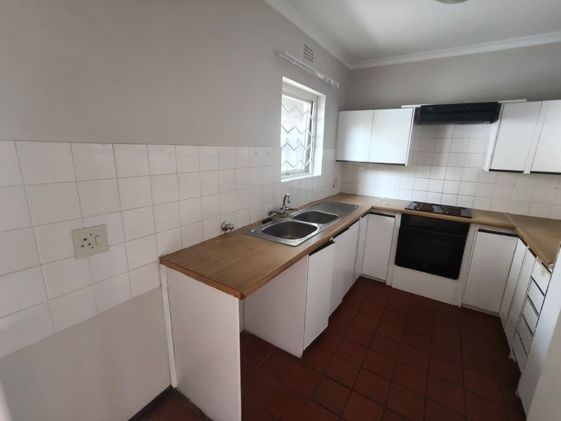 Primely Located Ground Floor 2-Bedroom Apartment with Spacious Garden - Photo 8