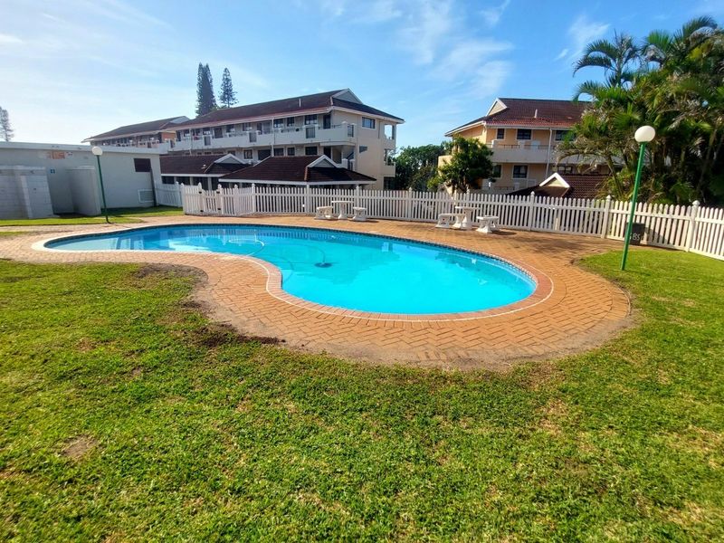 Modern beachfront apartment in prime Shelly Beach location - Photo 1