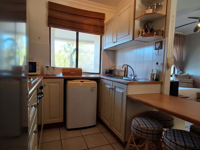 Modern beachfront apartment in prime Shelly Beach location - Photo 8