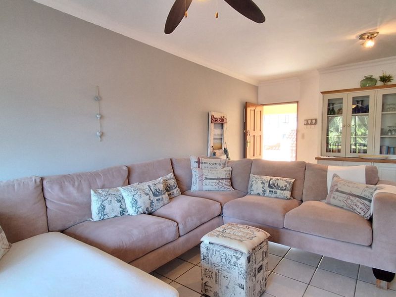 Modern beachfront apartment in prime Shelly Beach location - Photo 2