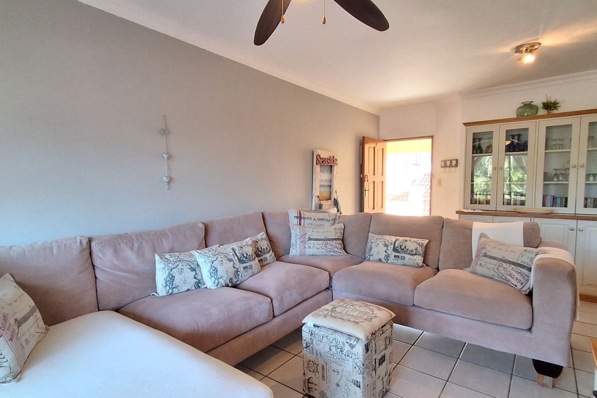 Modern beachfront apartment in prime Shelly Beach location - Photo 2