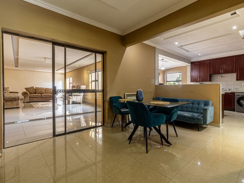 Stunning 4 Bedroom Family Home with Generous Living Spaces - Photo 3