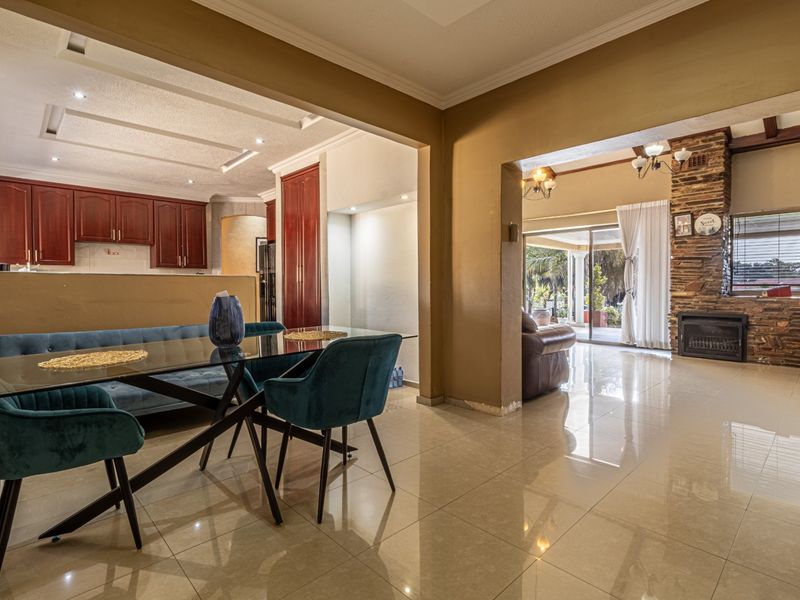 Stunning 4 Bedroom Family Home with Generous Living Spaces - Photo 4