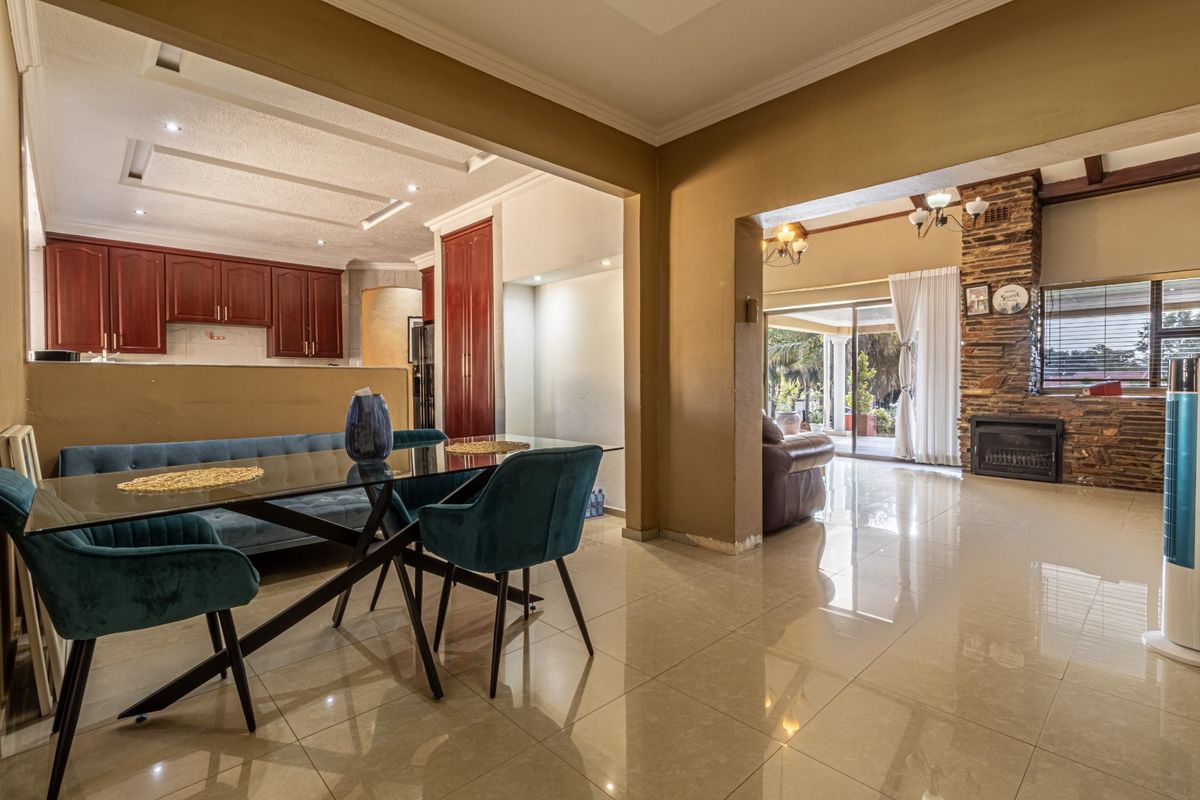 Stunning 4 Bedroom Family Home with Generous Living Spaces - Photo 4