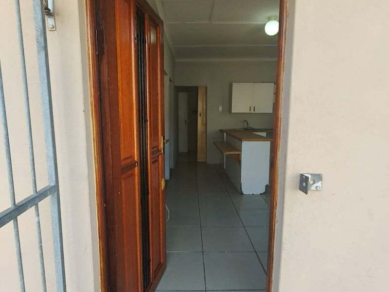 Beacon Bay - 2 Bedroom flat for rent - Photo 2
