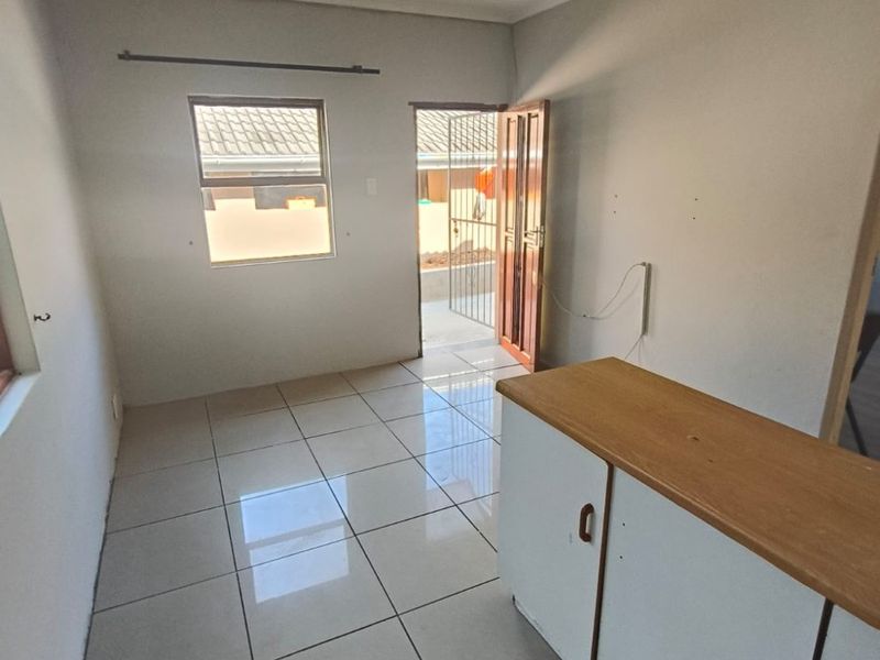 Beacon Bay - 2 Bedroom flat for rent - Photo 10