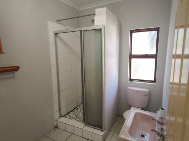 Beacon Bay - 2 Bedroom flat for rent - Photo 10