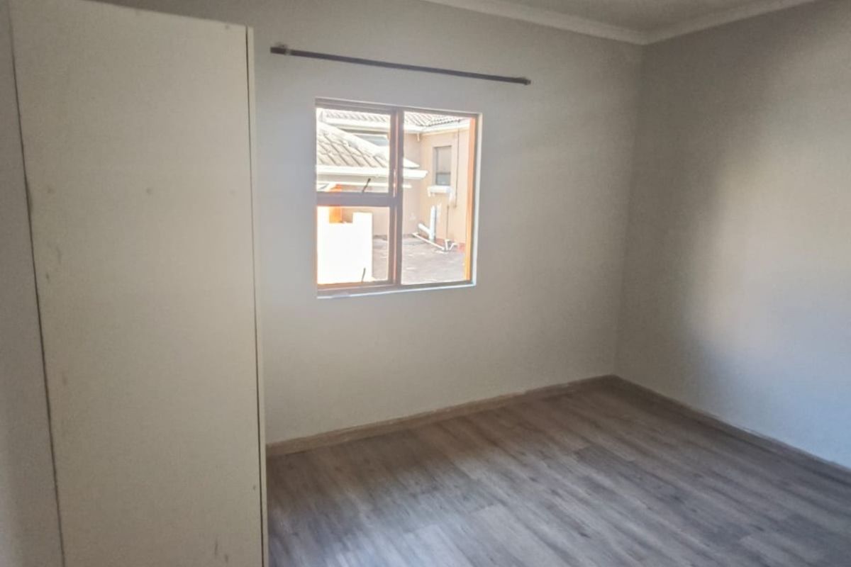 Beacon Bay - 2 Bedroom flat for rent - Photo 4