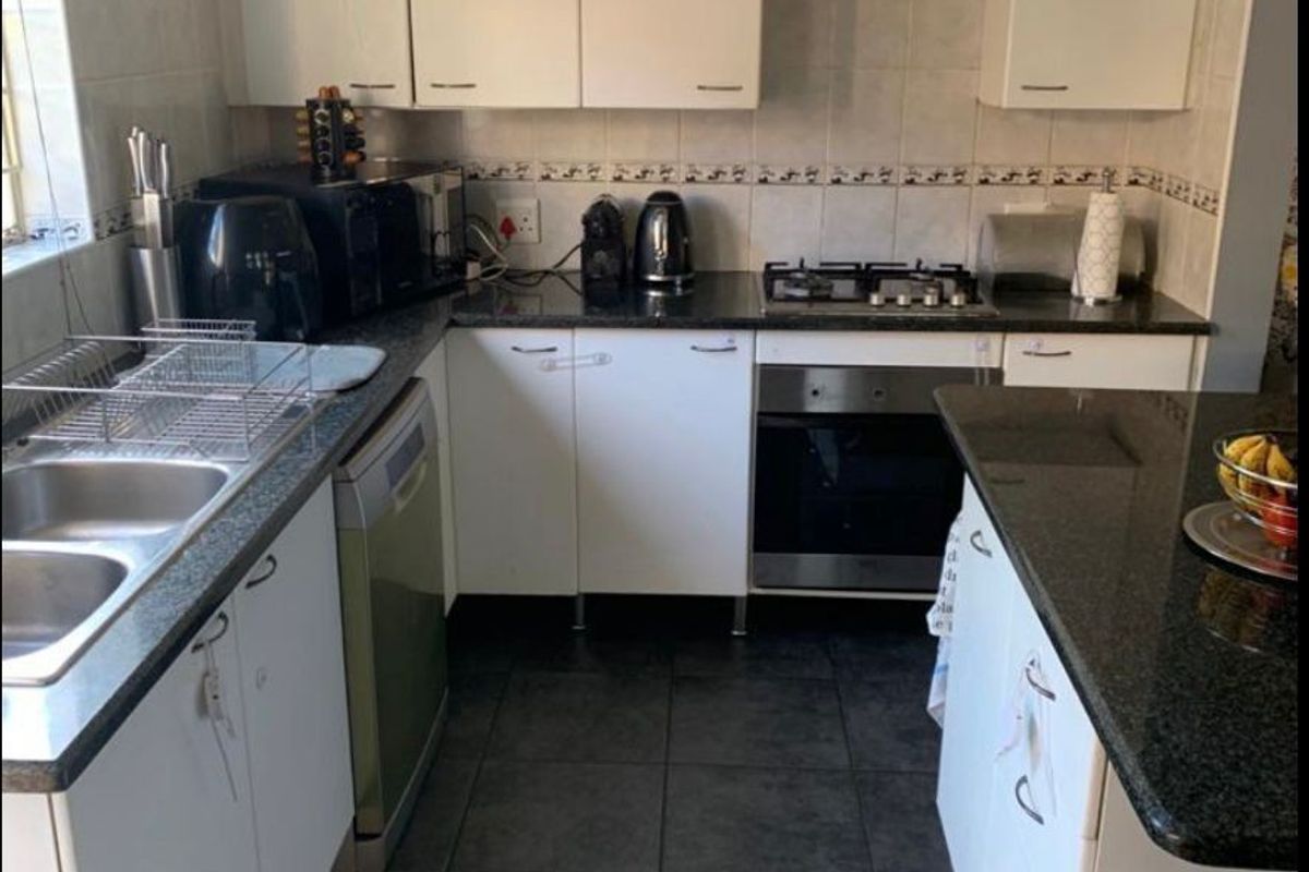 Three Bedroom House for rental in Kyalami - Photo 5