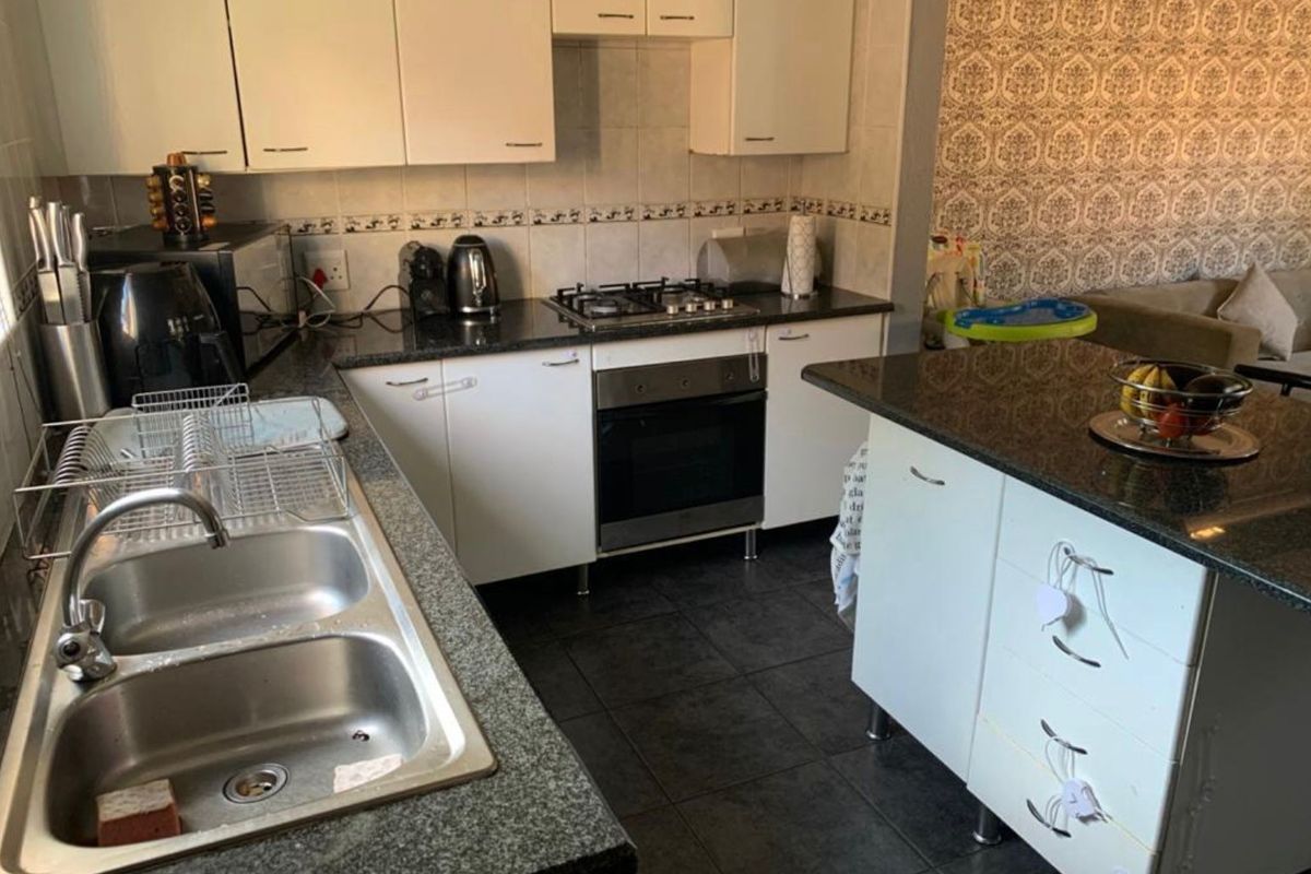 Three Bedroom House for rental in Kyalami - Photo 4