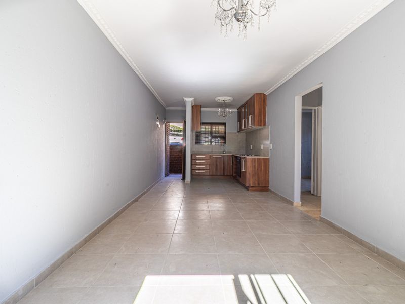 Beautifully Maintained Ground Floor Apartment in Prime Setting - Photo 8