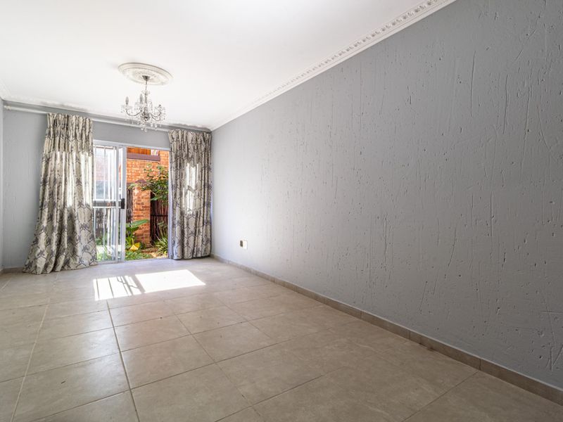 Beautifully Maintained Ground Floor Apartment in Prime Setting - Photo 7