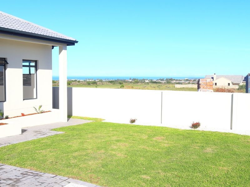 Brand-New 4-Bedroom Home with Sea Views for Sale in Fountains Estate, Jeffreys Bay - Photo 2