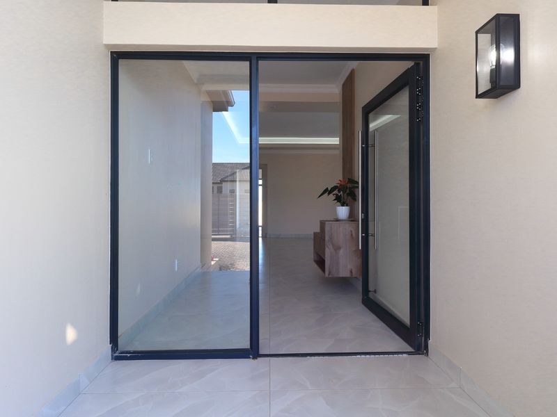 Brand-New 4-Bedroom Home with Sea Views for Sale in Fountains Estate, Jeffreys Bay - Photo 3