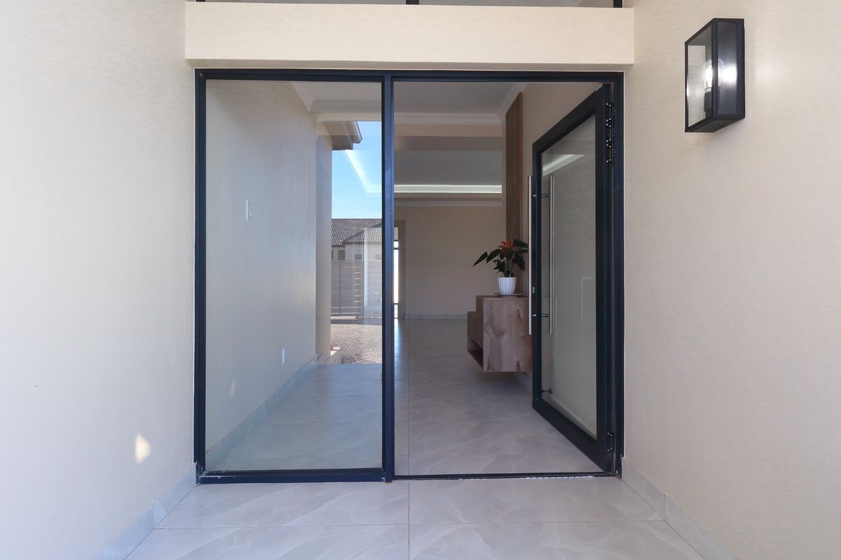 Brand-New 4-Bedroom Home with Sea Views for Sale in Fountains Estate, Jeffreys Bay - Photo 3