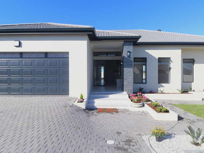 Brand-New 4-Bedroom Home with Sea Views for Sale in Fountains Estate, Jeffreys Bay - Photo 1