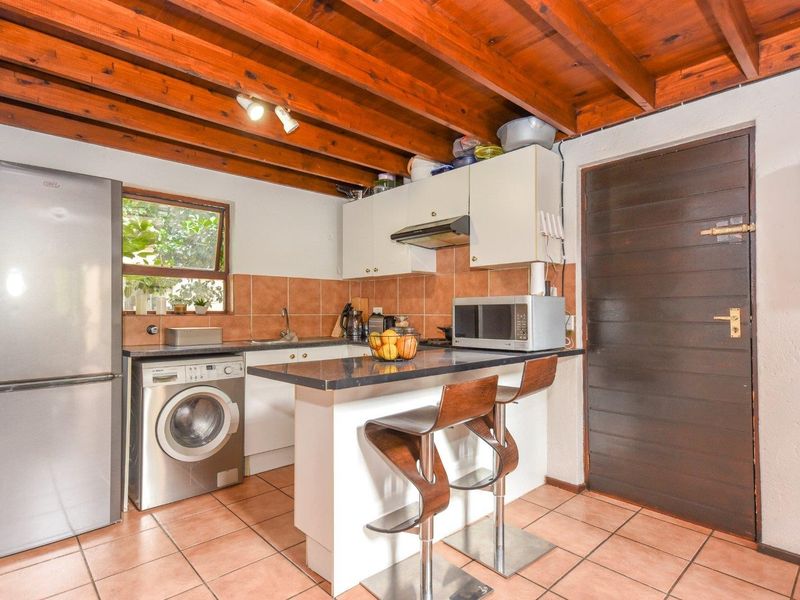 Apartment For Sale in Sandton - Photo 2