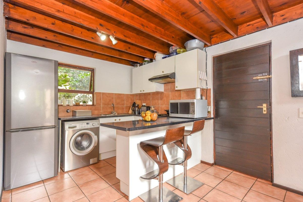 Apartment For Sale in Sandton - Photo 2