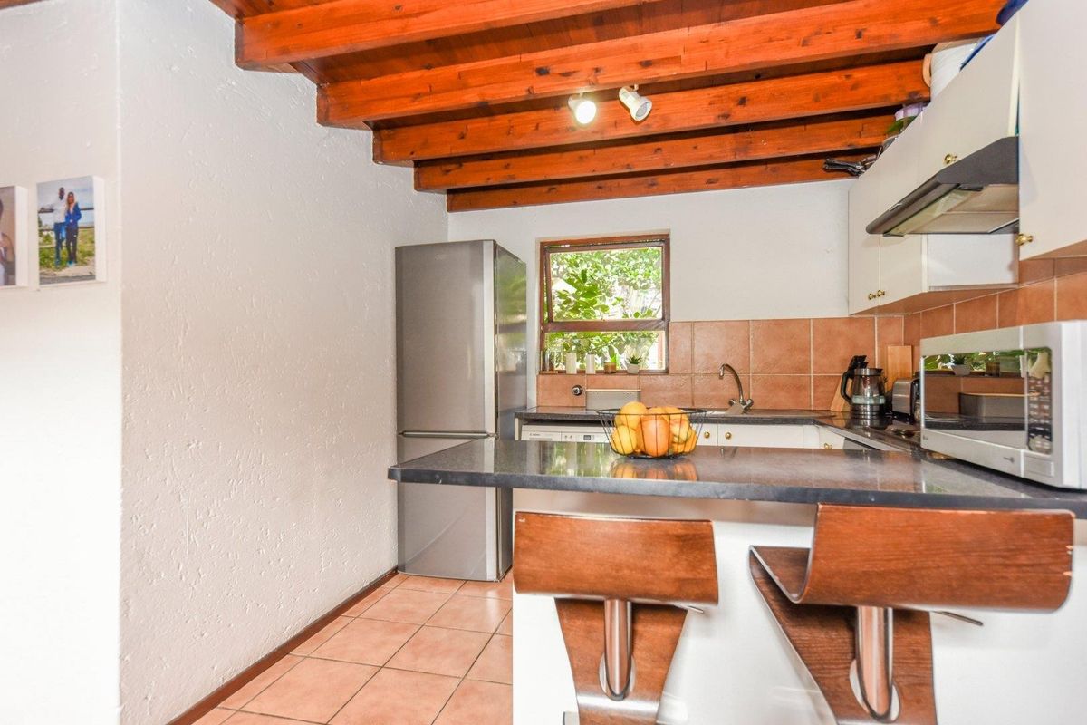 Apartment For Sale in Sandton - Photo 4