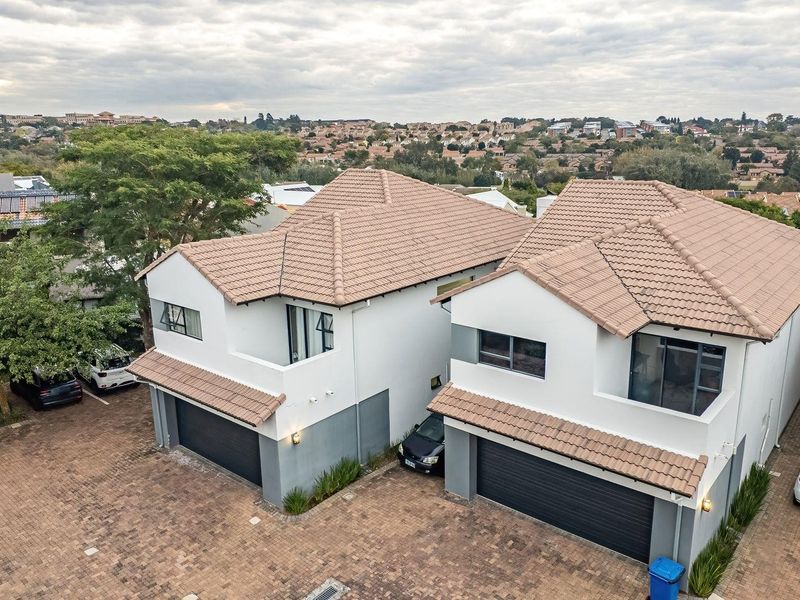 Townhouse For Sale in Noordhang, Randburg - Photo 2