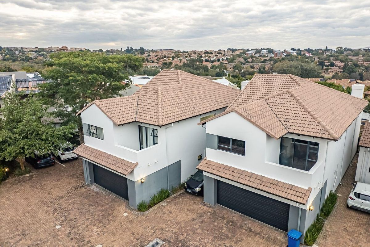 Townhouse For Sale in Noordhang, Randburg - Photo 2