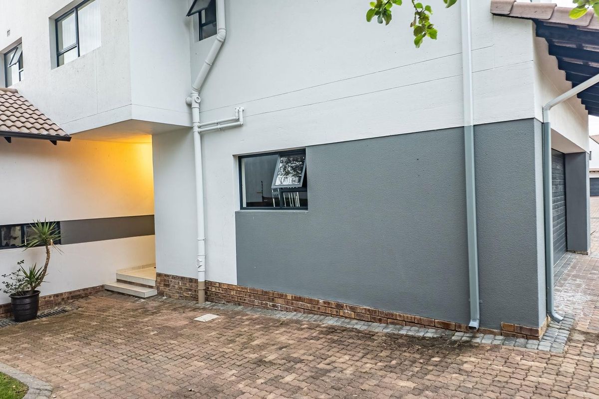 Townhouse For Sale in Noordhang, Randburg - Photo 3