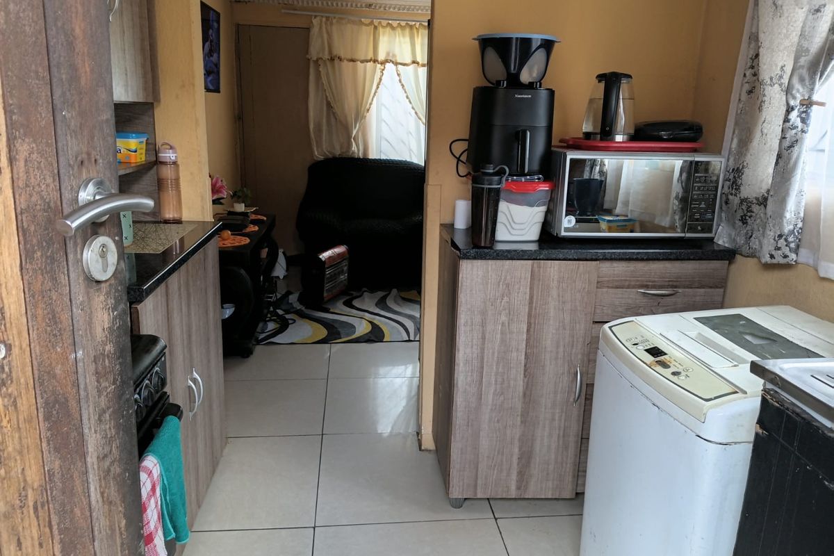 House for sale in Protea Glen ext 3 - Photo 4
