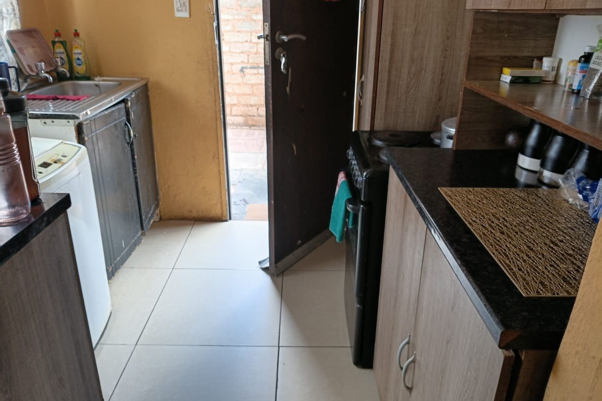 House for sale in Protea Glen ext 3 - Photo 3