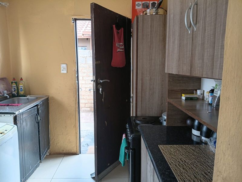 House for sale in Protea Glen ext 3 - Photo 10