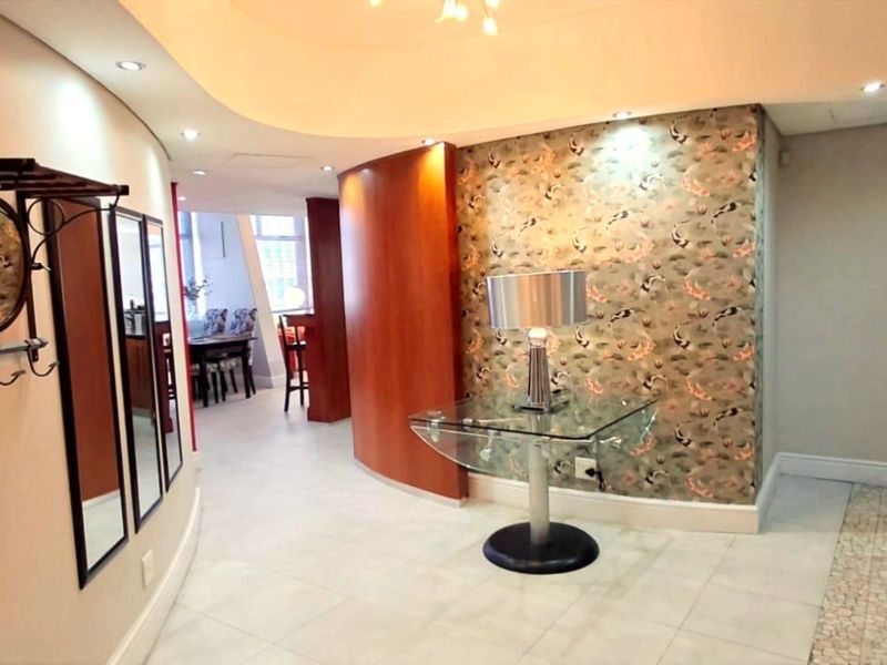 2 Bed furnished Apartment To Rent in Cape Town City Centre - Photo 1