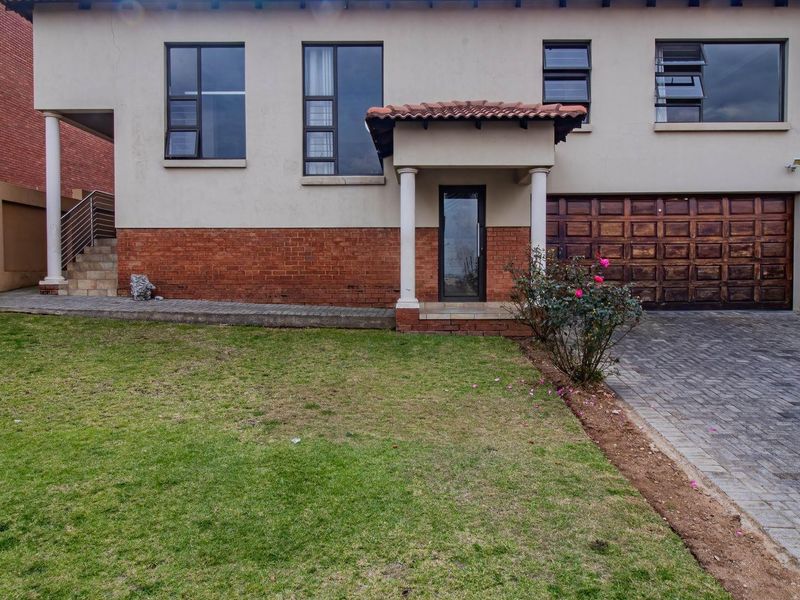 House For Sale in South Crest, Alberton - Photo 2