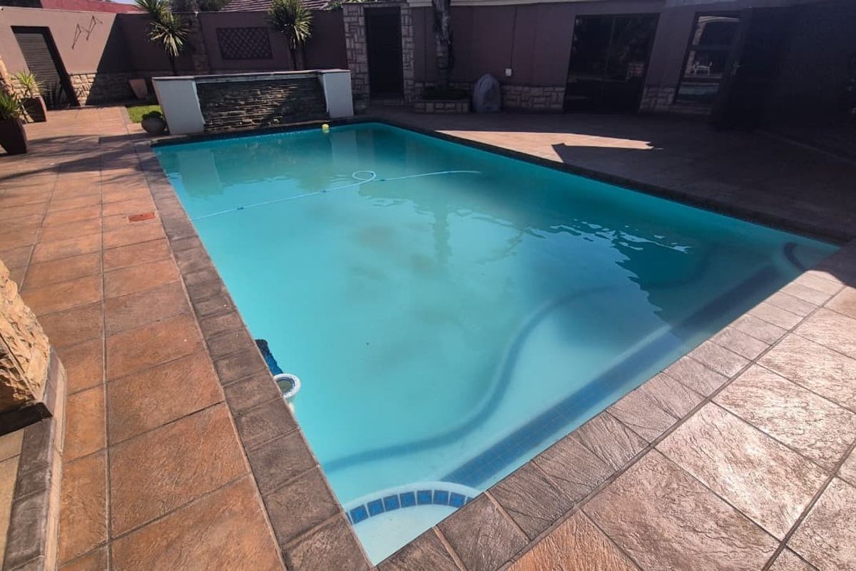 3-Bed House with Seperate Flatlet in Dal Fouche - Photo 5