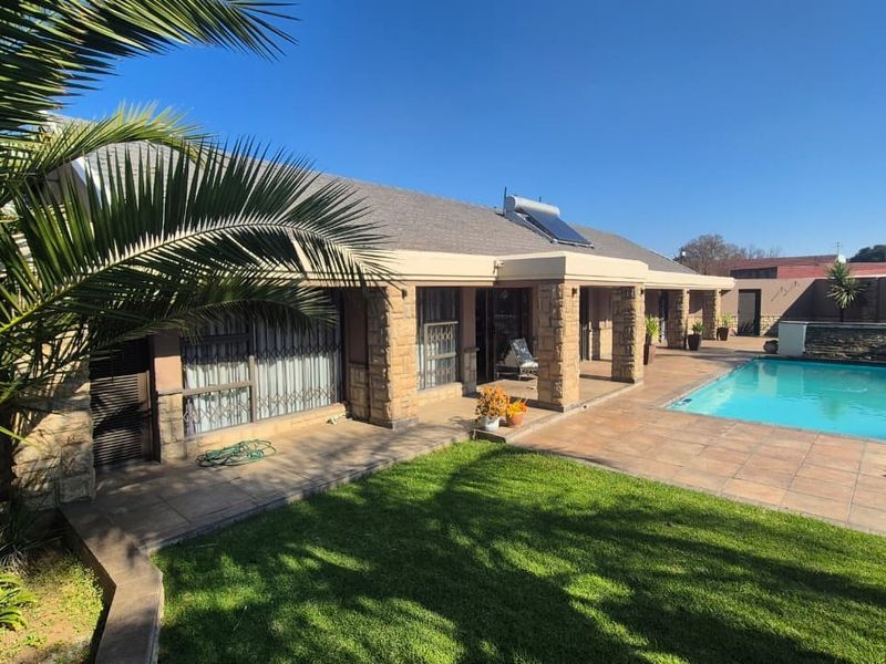 3-Bed House with Seperate Flatlet in Dal Fouche - Photo 2