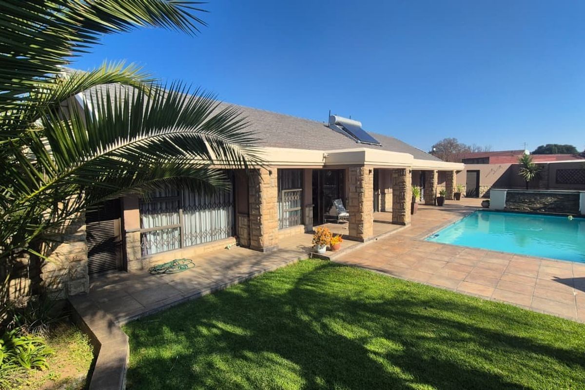 3-Bed House with Seperate Flatlet in Dal Fouche - Photo 2