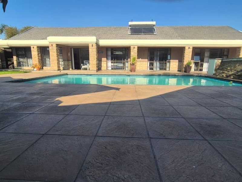 3-Bed House with Seperate Flatlet in Dal Fouche - Photo 6