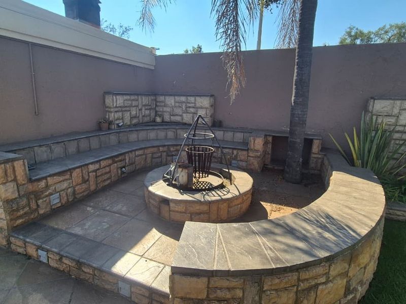 3-Bed House with Seperate Flatlet in Dal Fouche - Photo 8