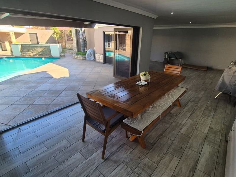 3-Bed House with Seperate Flatlet in Dal Fouche - Photo 10