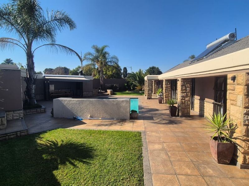3-Bed House with Seperate Flatlet in Dal Fouche - Photo 7