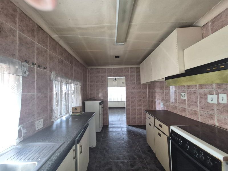 House For Sale in Bezuidenhout Valley, Johannesburg - Photo 3