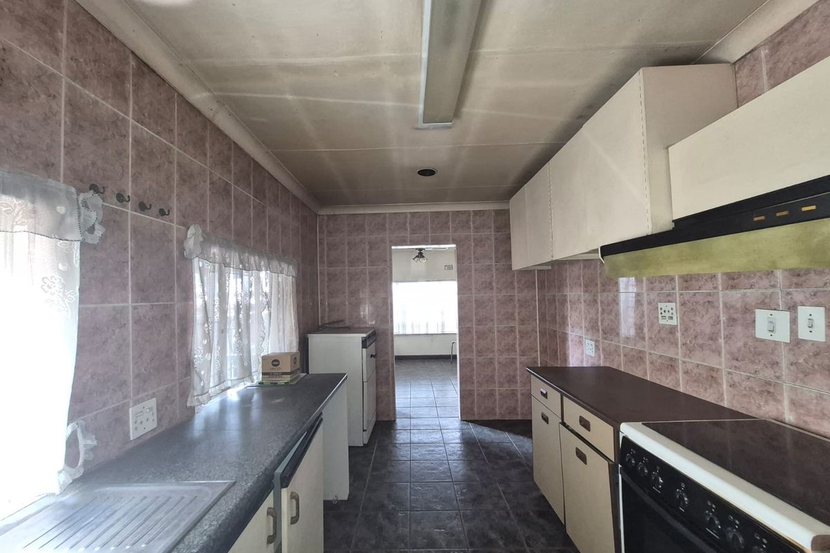 House For Sale in Bezuidenhout Valley, Johannesburg - Photo 3
