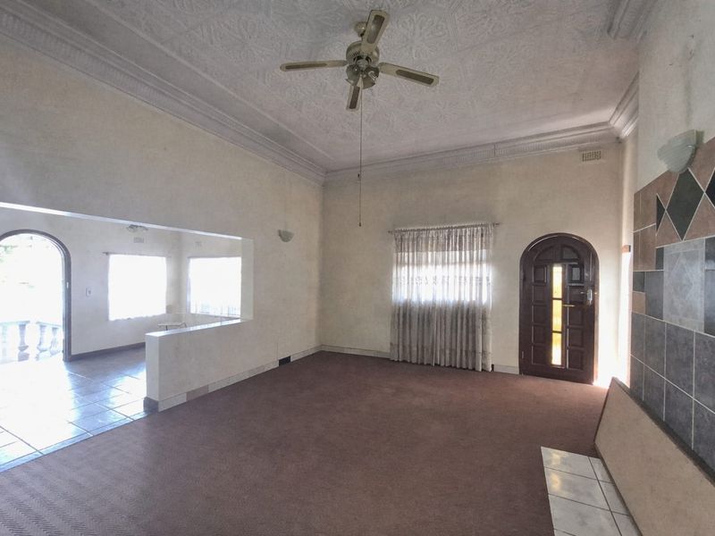 House For Sale in Bezuidenhout Valley, Johannesburg - Photo 2