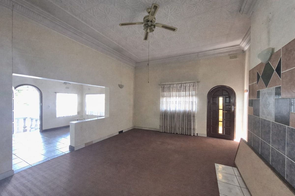 House For Sale in Bezuidenhout Valley, Johannesburg - Photo 2