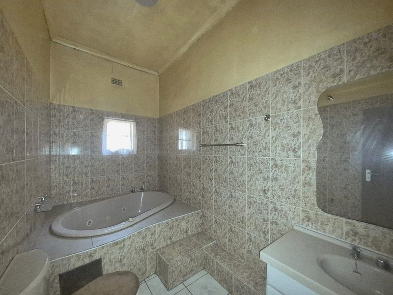 House For Sale in Bezuidenhout Valley, Johannesburg - Photo 8