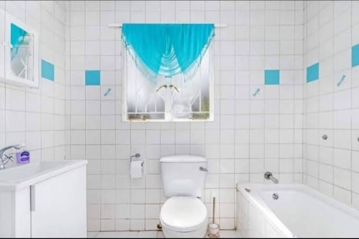 Townhouse For Sale in Roodekrans, Roodepoort - Photo 2