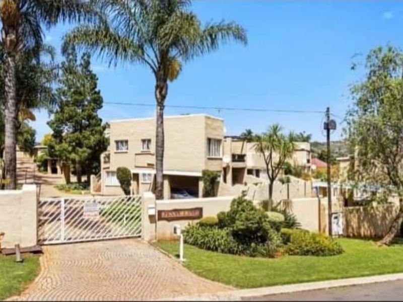 Townhouse For Sale in Roodekrans, Roodepoort - Photo 3