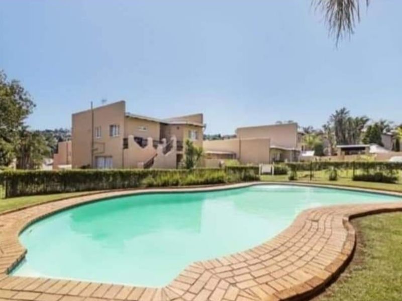 Townhouse For Sale in Roodekrans, Roodepoort - Photo 4
