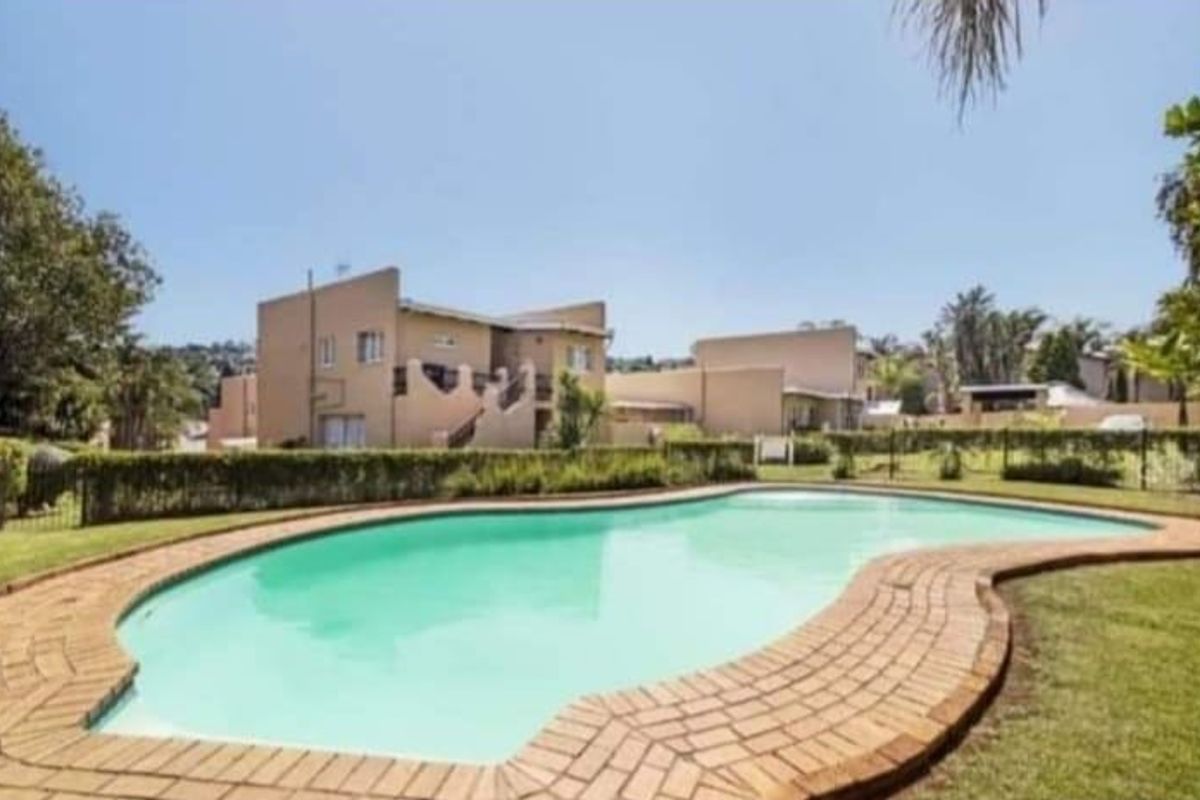 Townhouse For Sale in Roodekrans, Roodepoort - Photo 4
