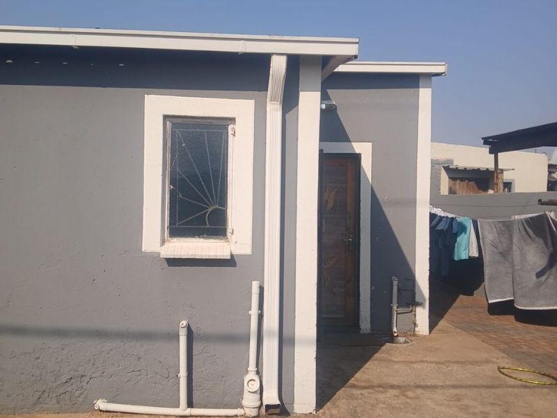 House To Rent in Protea Glen, Soweto - Photo 2